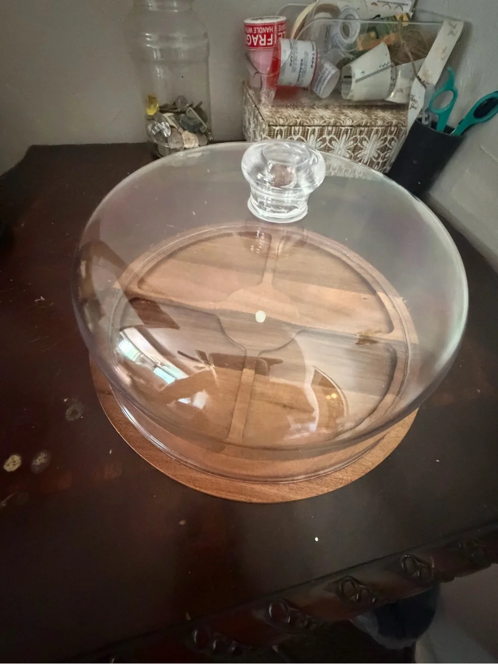 Amazon Essentials Glass Cake Dome with Wooden Base - Clear & Brown